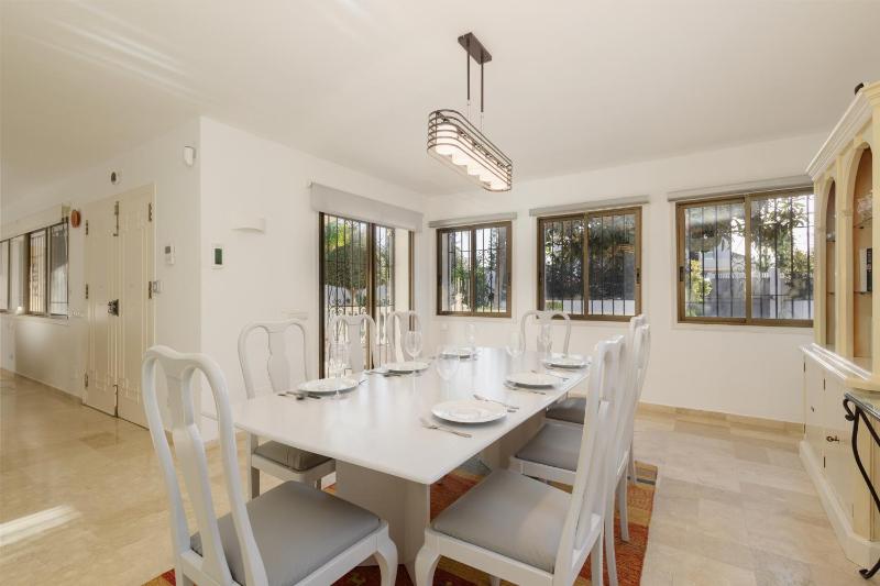 Spacious house with pool garden and solarium in Las Chapas Marbella - image 15