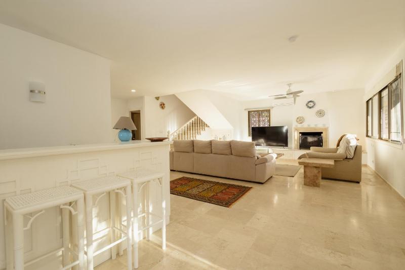Spacious house with pool garden and solarium in Las Chapas Marbella - image 8