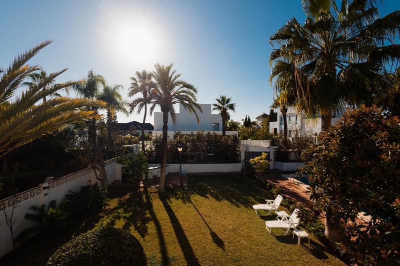 Spacious house with pool garden and solarium in Las Chapas Marbella - image 36