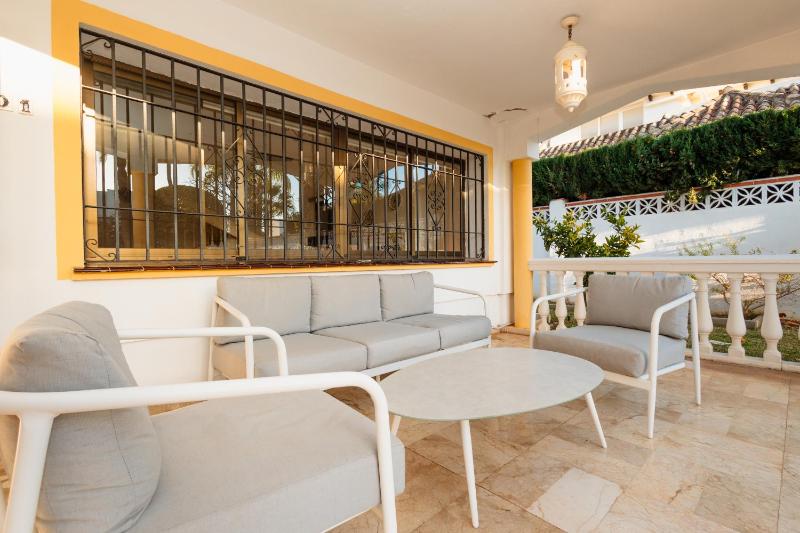 Spacious house with pool garden and solarium in Las Chapas Marbella - image 32