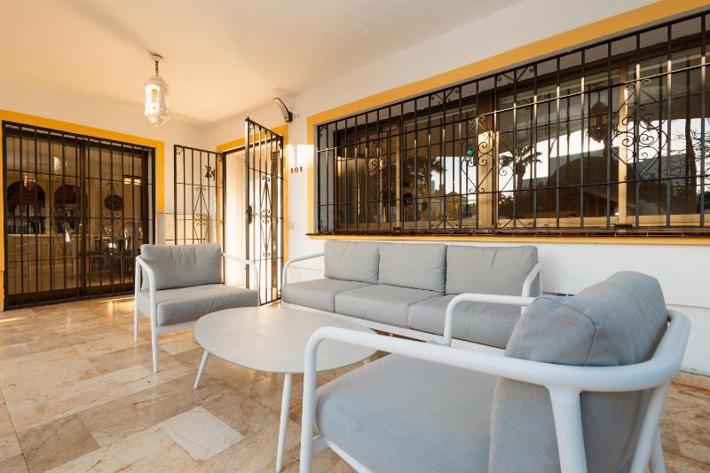 Spacious house with pool garden and solarium in Las Chapas Marbella - image 48