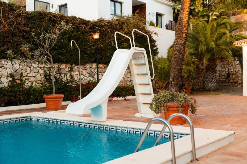 Spacious house with pool garden and solarium in Las Chapas Marbella - image 24
