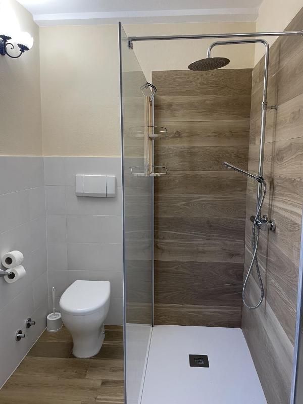 Three-Bedroom House on Two Floors image 2