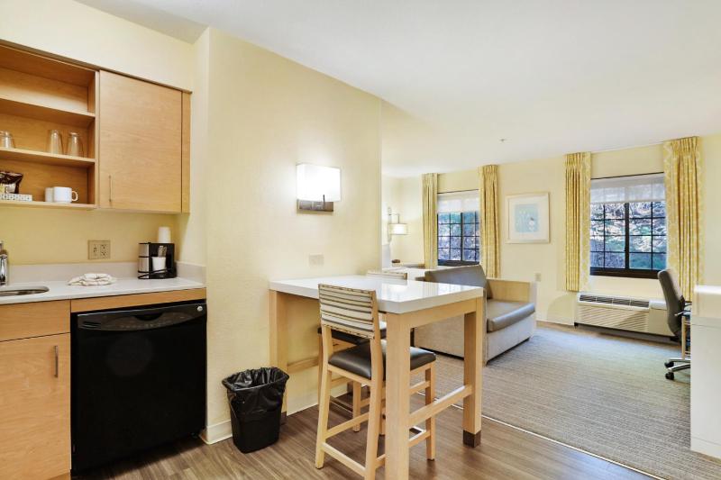 Standard Room image 4