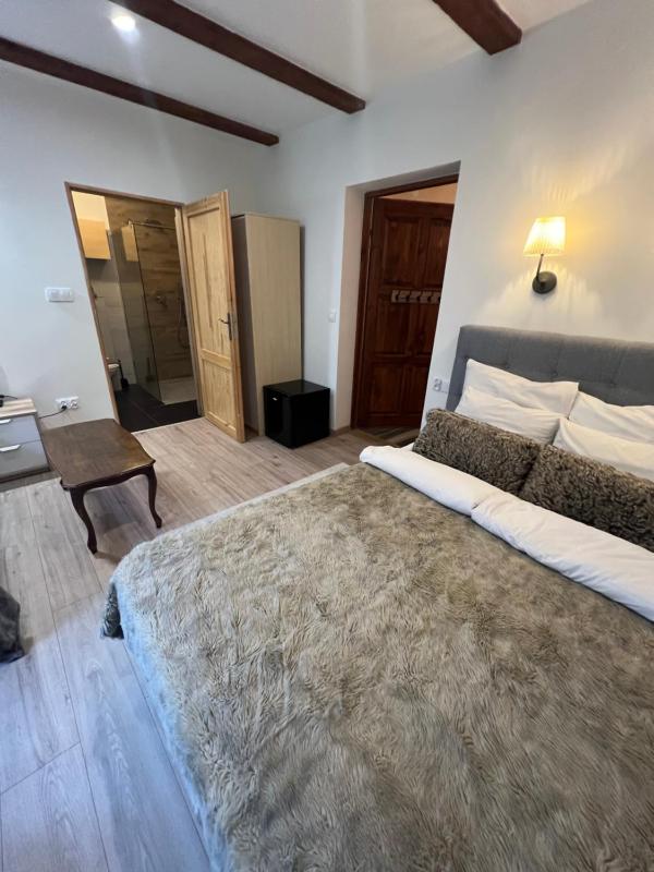 Double Room with Balcony image 2