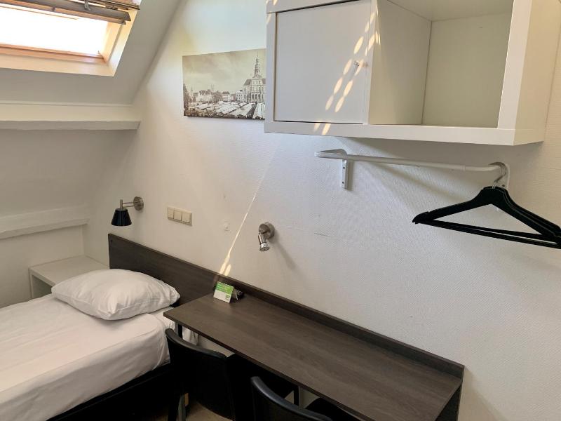 Budget Twin Room image 4