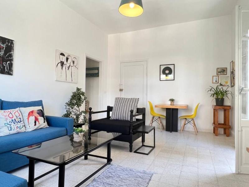 Sunlit 2BR apt on MarMikhael Stairs - image 1