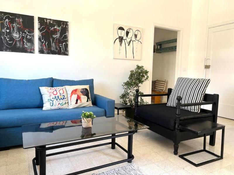 Sunlit 2BR apt on MarMikhael Stairs - image 8