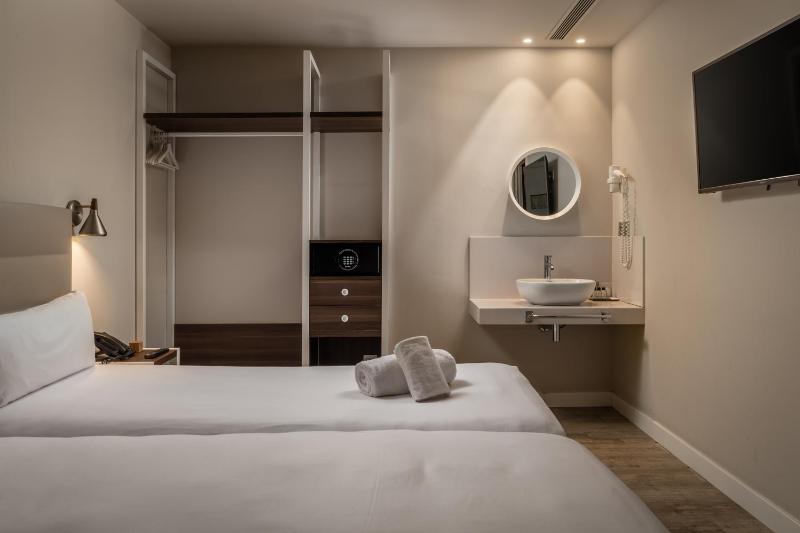 Interior Double Room image 4