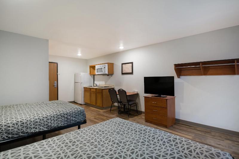 Double Room with Two Double Beds - Non-Smoking image 3