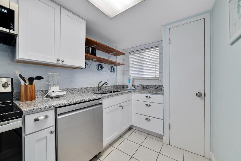 Edgewater West 94 - image 15