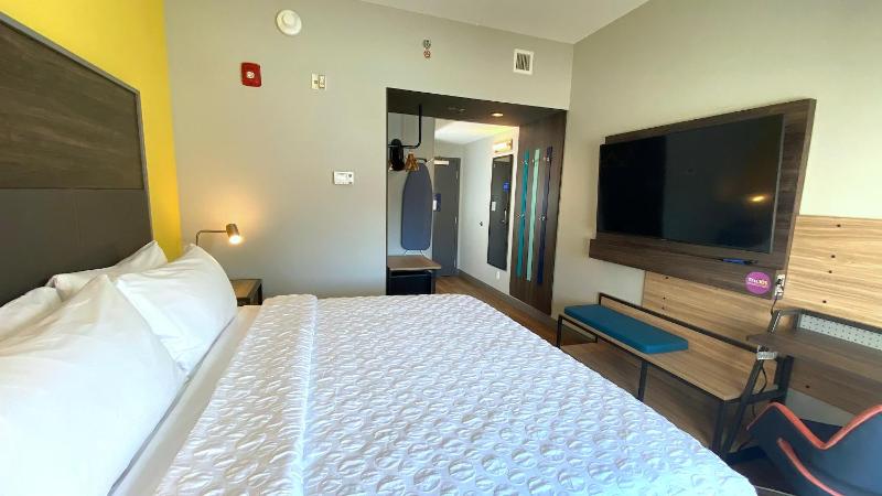 King Room image 4