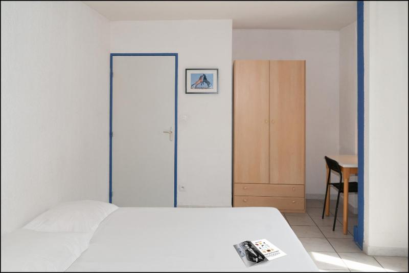 One-Bedroom Apartment image 2