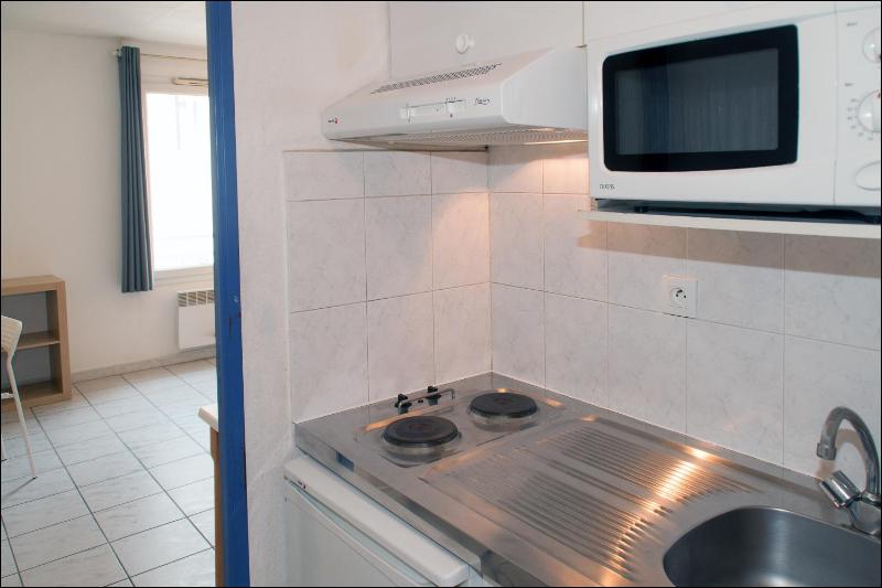 One-Bedroom Apartment image 3