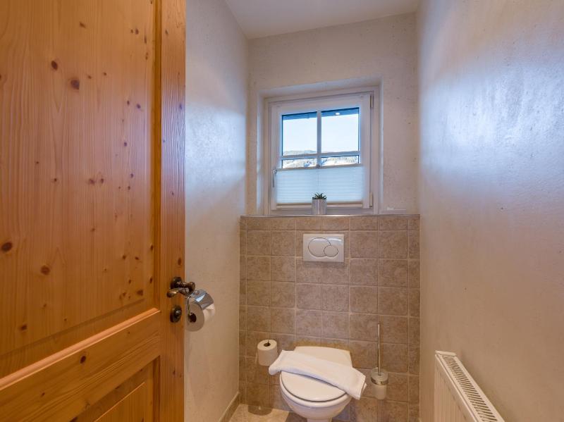 One-Bedroom Apartment image 4