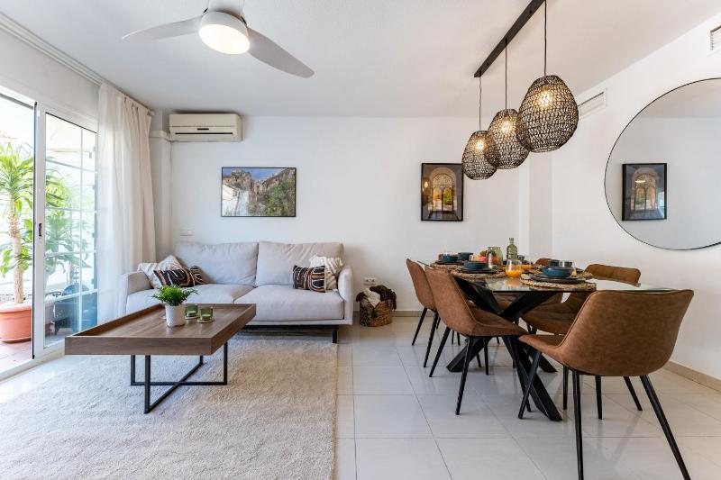 Stylish Seaview Townhouse 3BR Pool 4 Terraces - image 33