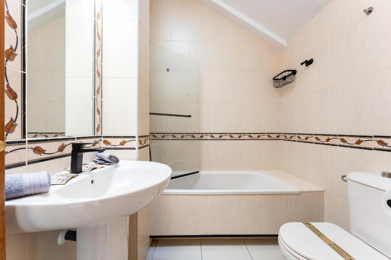 Stylish Seaview Townhouse 3BR Pool 4 Terraces - image 25