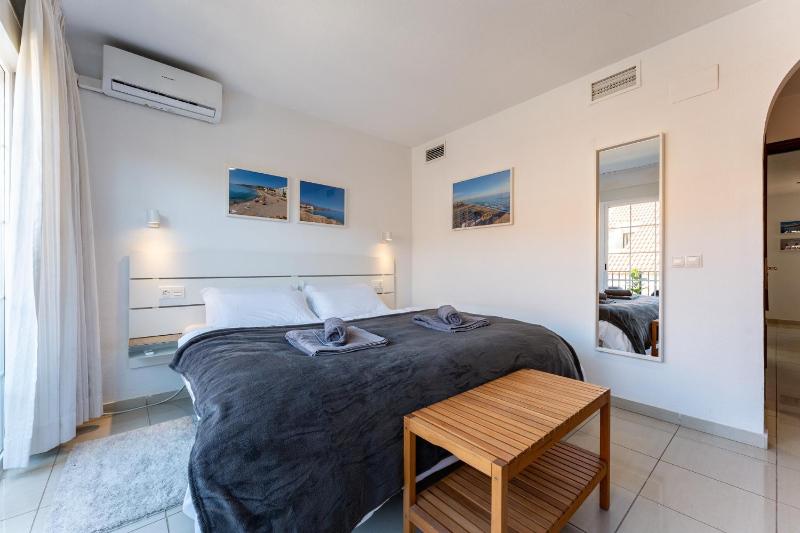 Stylish Seaview Townhouse 3BR Pool 4 Terraces - image 22