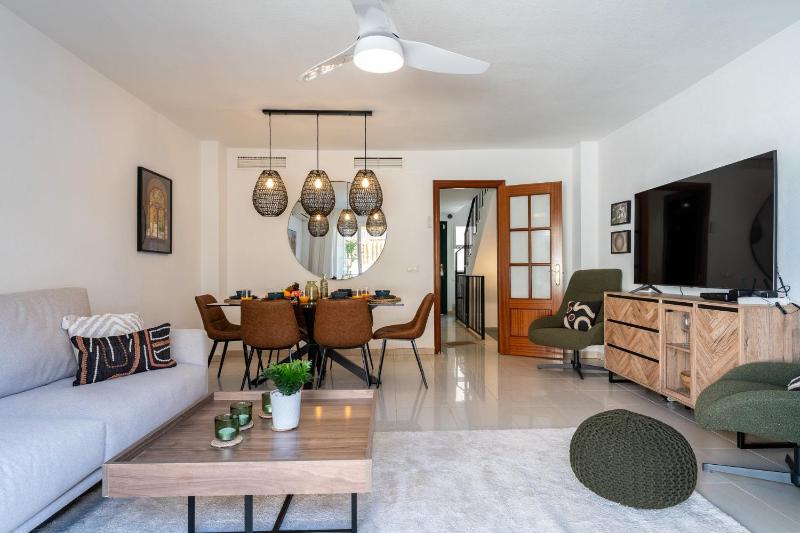 Stylish Seaview Townhouse 3BR Pool 4 Terraces - image 13