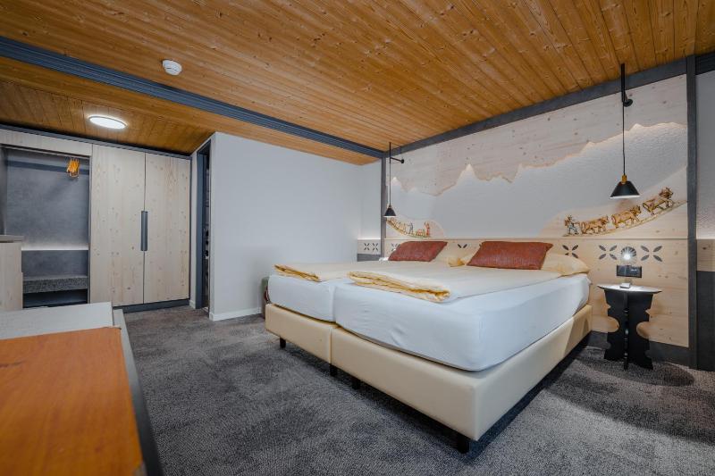 Superior Double Room with Eiger View image 1