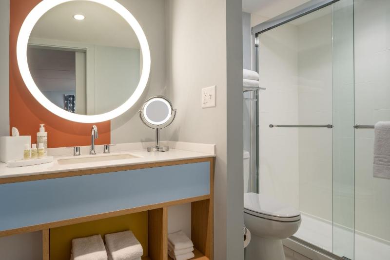 Standard King image 3