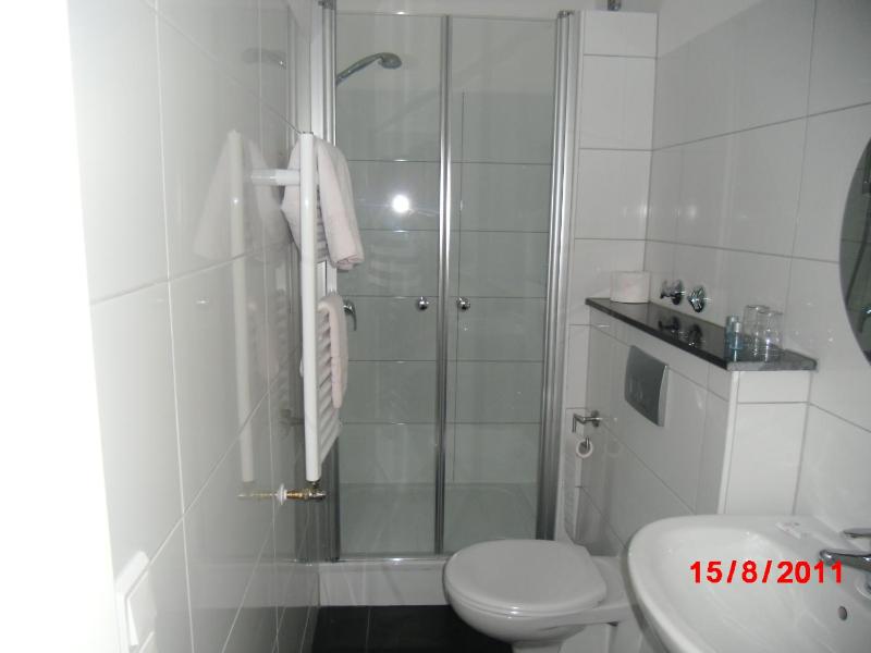 Double Room image 4
