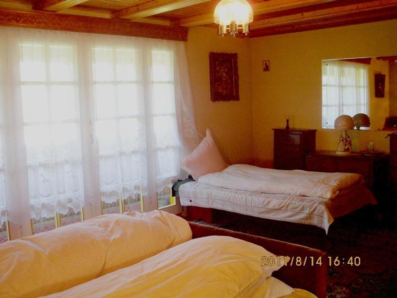 Triple Room with Shared Bathroom image 1