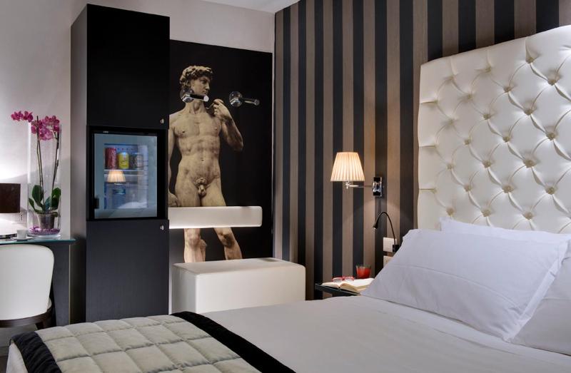 Double or Twin Room image 3