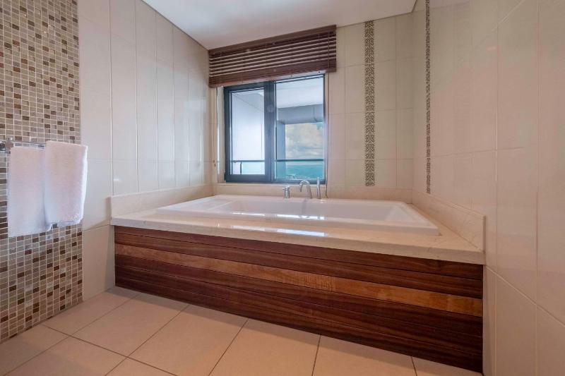 Four-Bedroom Presidential Suite image 4