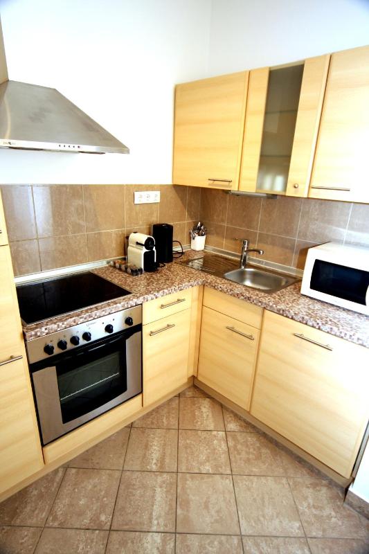 Gozsdu Apartment - image 9