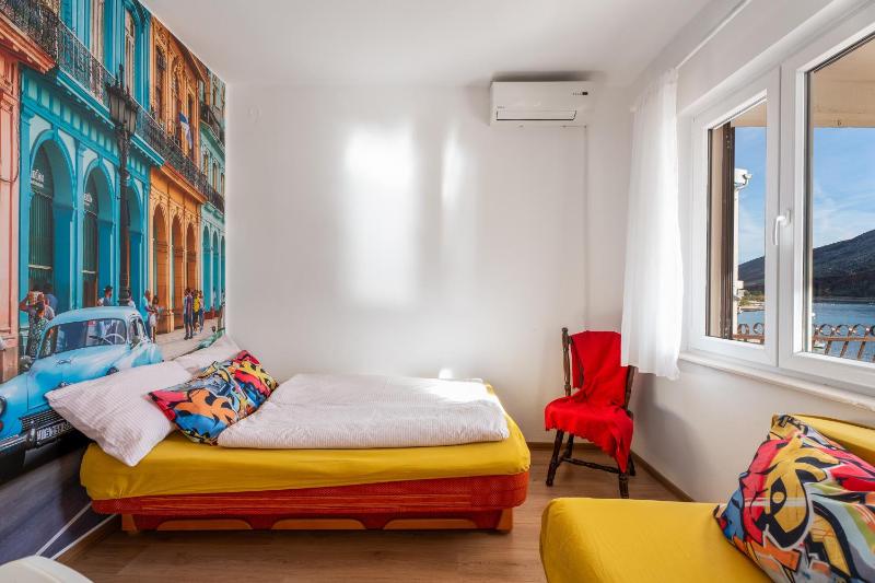 One-Bedroom Apartment with Terrace and Sea View image 1