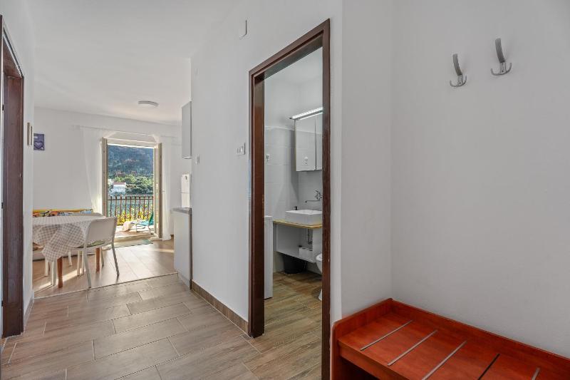 One-Bedroom Apartment with Terrace and Sea View image 2