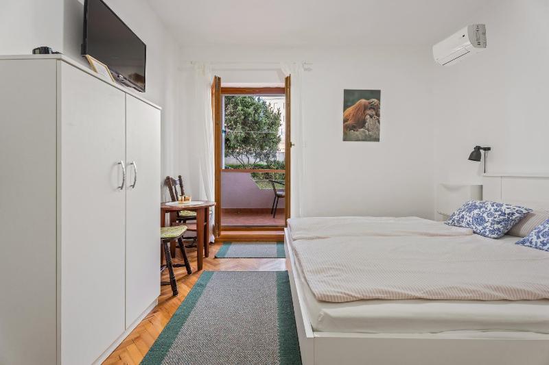 Double Room with Balcony image 1