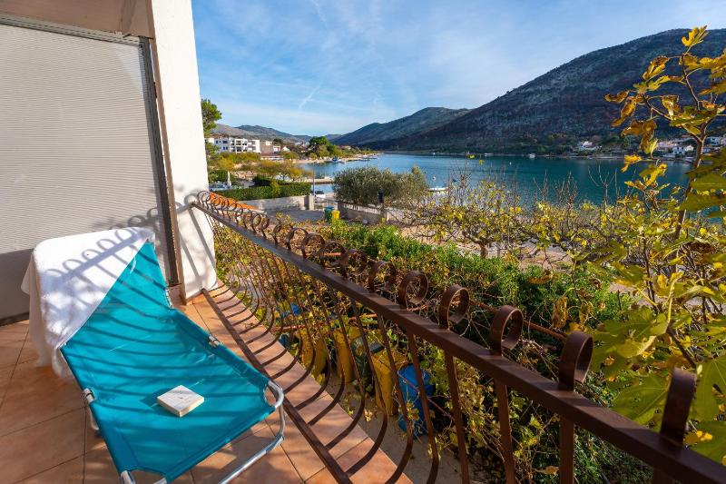 One-Bedroom Apartment with Terrace and Sea View image 2