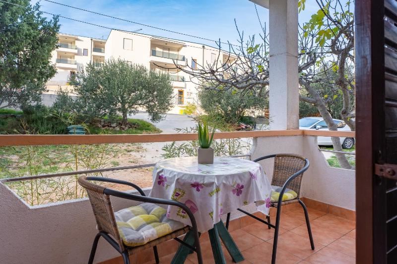 Double Room with Balcony image 2