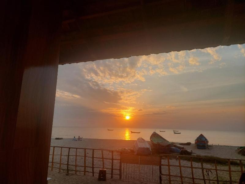 Marari Sunset Beach Villa - image 24