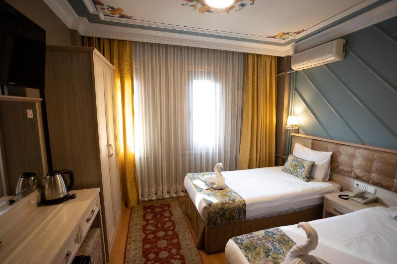 Double Room image 4
