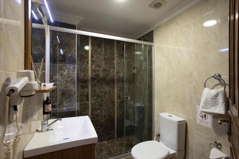  Triple Room image 3