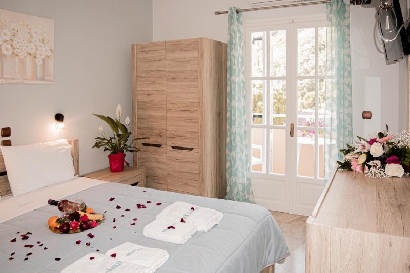 One-Bedroom Apartment (3-4 Adults) image 1