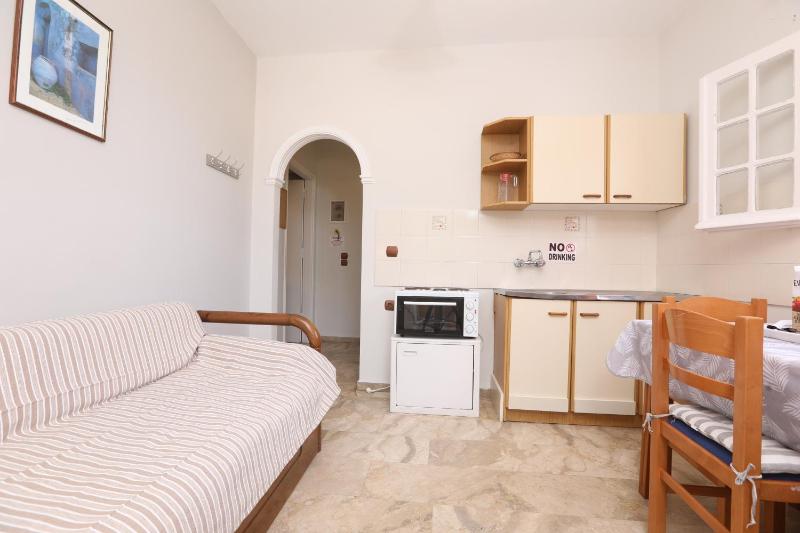 One-Bedroom Apartment (3-4 Adults) image 2