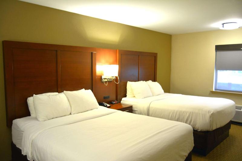 Queen Room with Two Queen Beds - Non-Smoking image 4