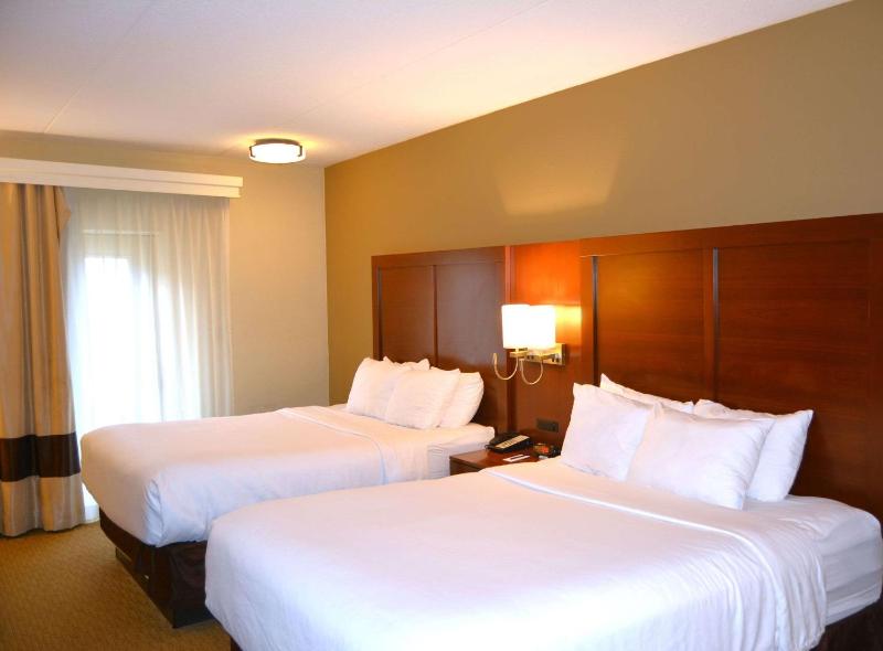 Queen Room with Two Queen Beds - Non-Smoking image 3