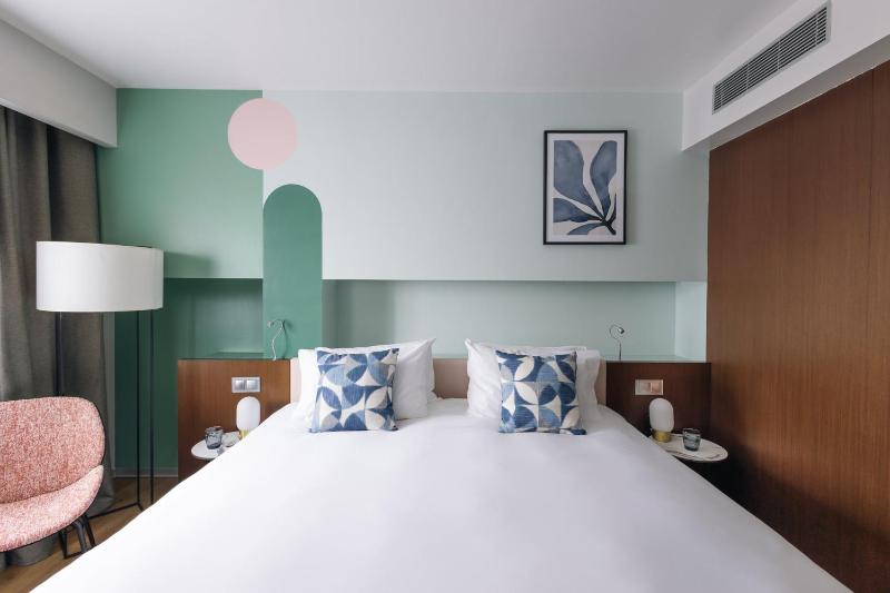 Standard Queen Room image 3