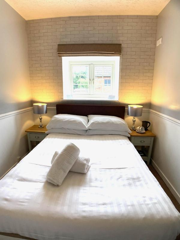 Double Room image 3