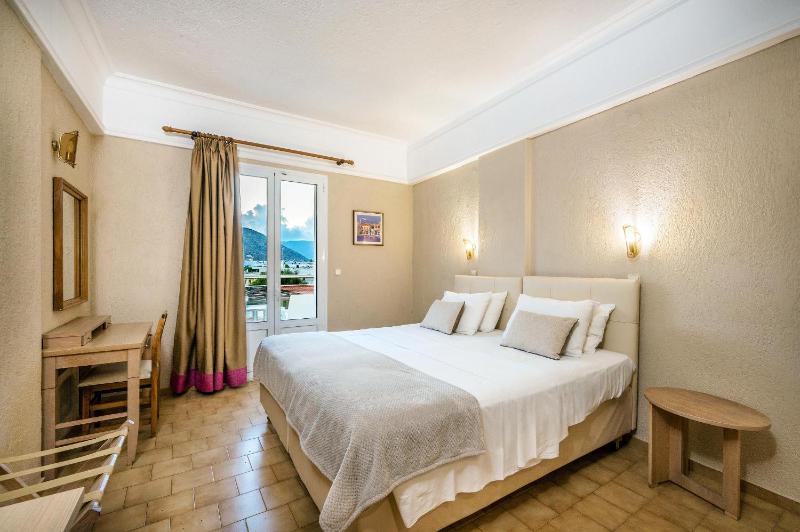 Double or Twin Room image 3