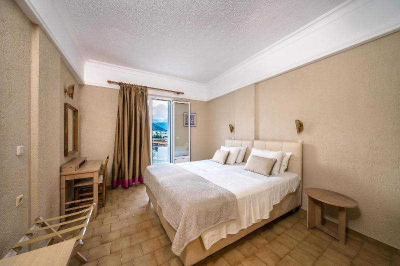 Double or Twin Room image 4
