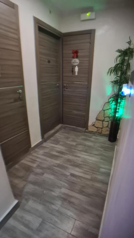 Single Room with Shared Bathroom image 3