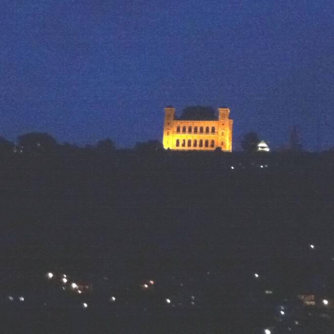 Au coeur de Tana vue sur le Palais de la Reine en securité - image 9