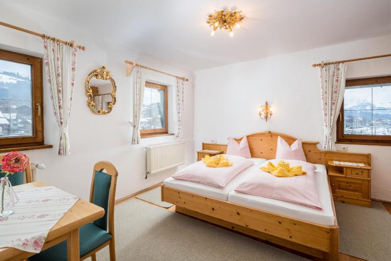 Double Room image 3