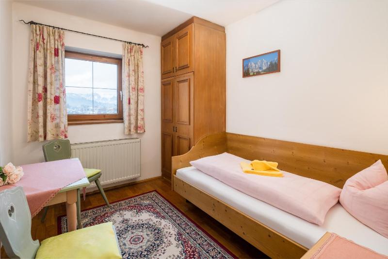 Single Room image 3